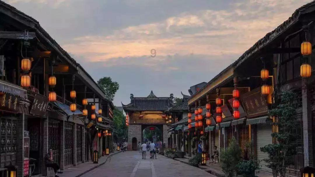 逃离破旧弃城
